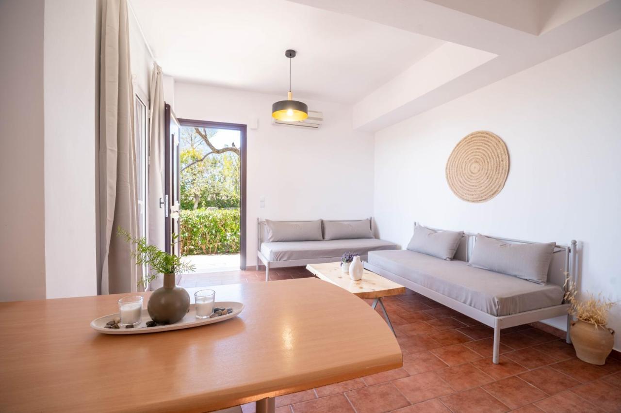 Christoforos Apartments Lourdata  Extérieur photo